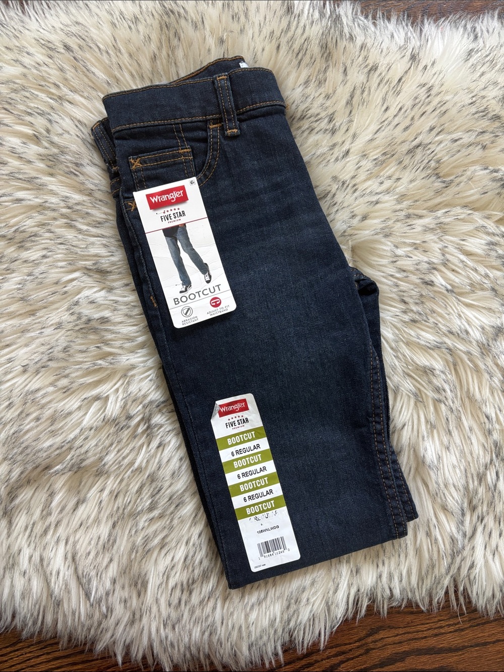 NWT Wrangler Boys Classic Bootcut Denim Jeans (6 Regular)